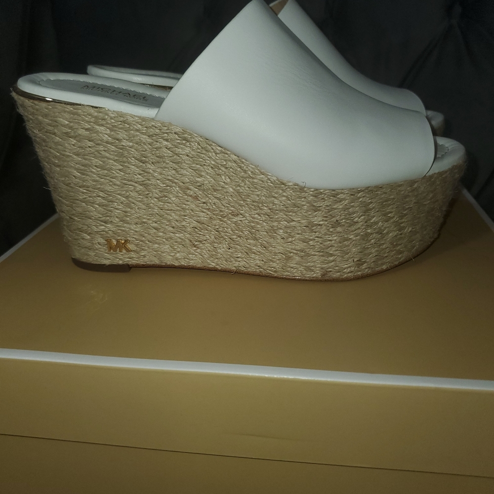 Shoes - Picture 4 of 6